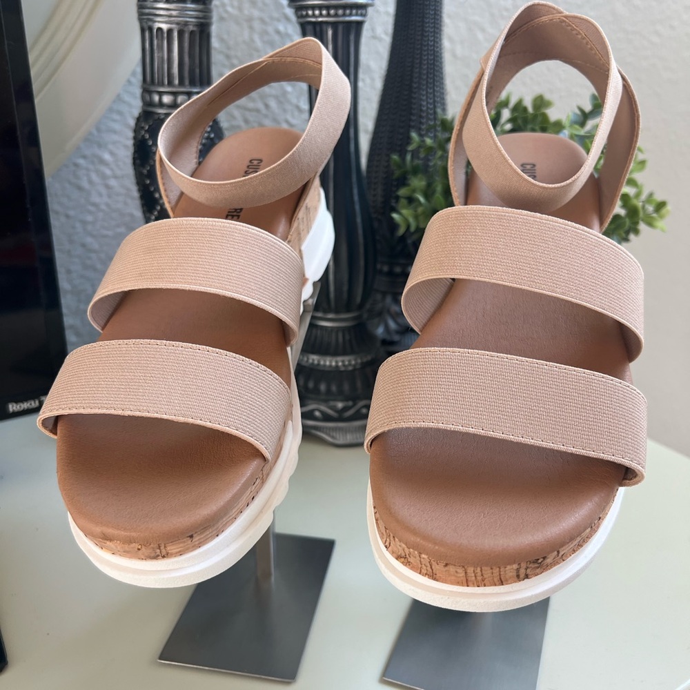 Cushionaire Women's Platform Sandals - size 8.5